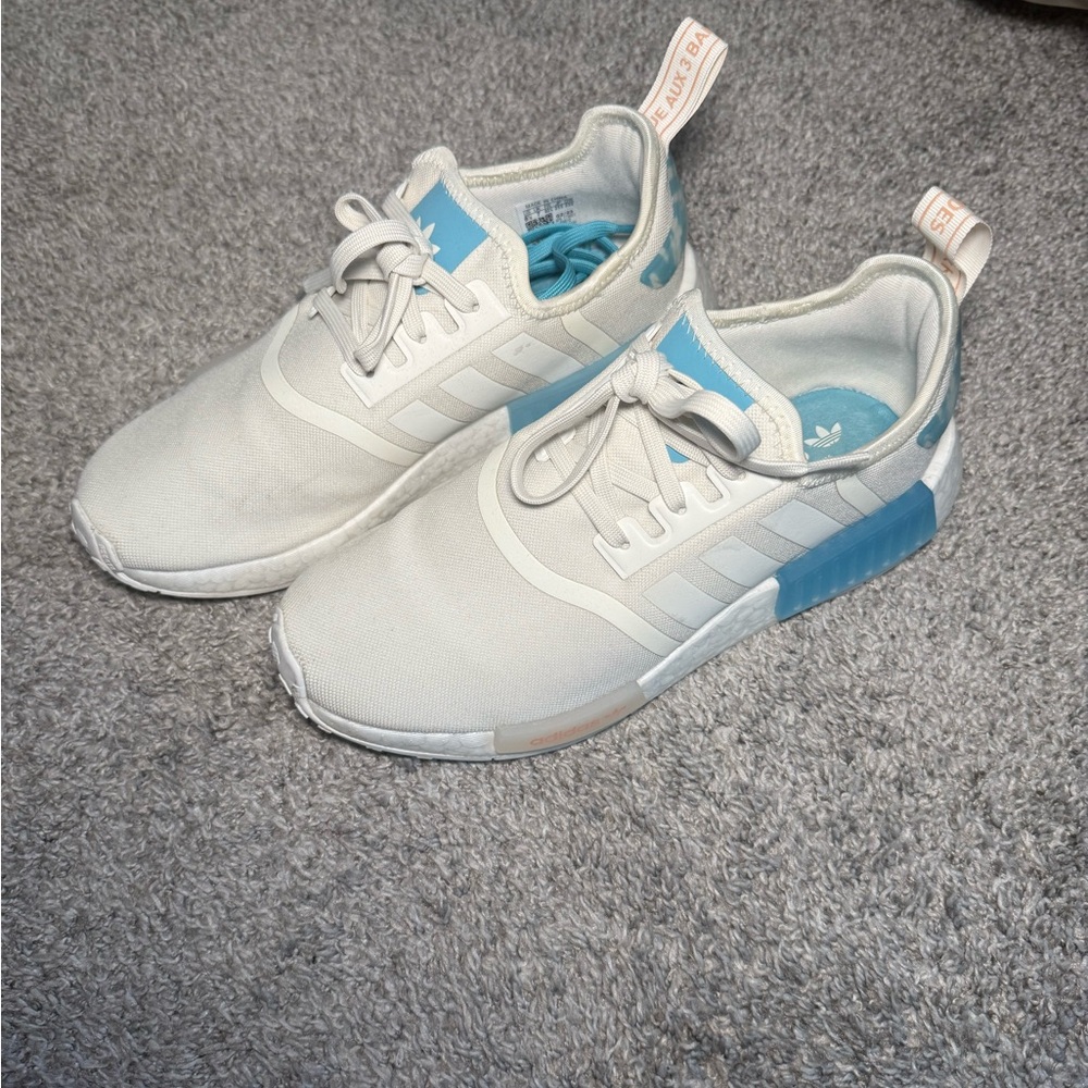 Adidas NMD R1 like new